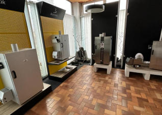 Borniak Werksverkauf und Lager bei Colomi