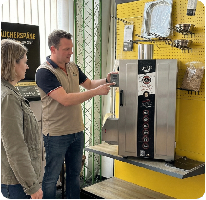 Beratungsgespräch im Werksverkauf